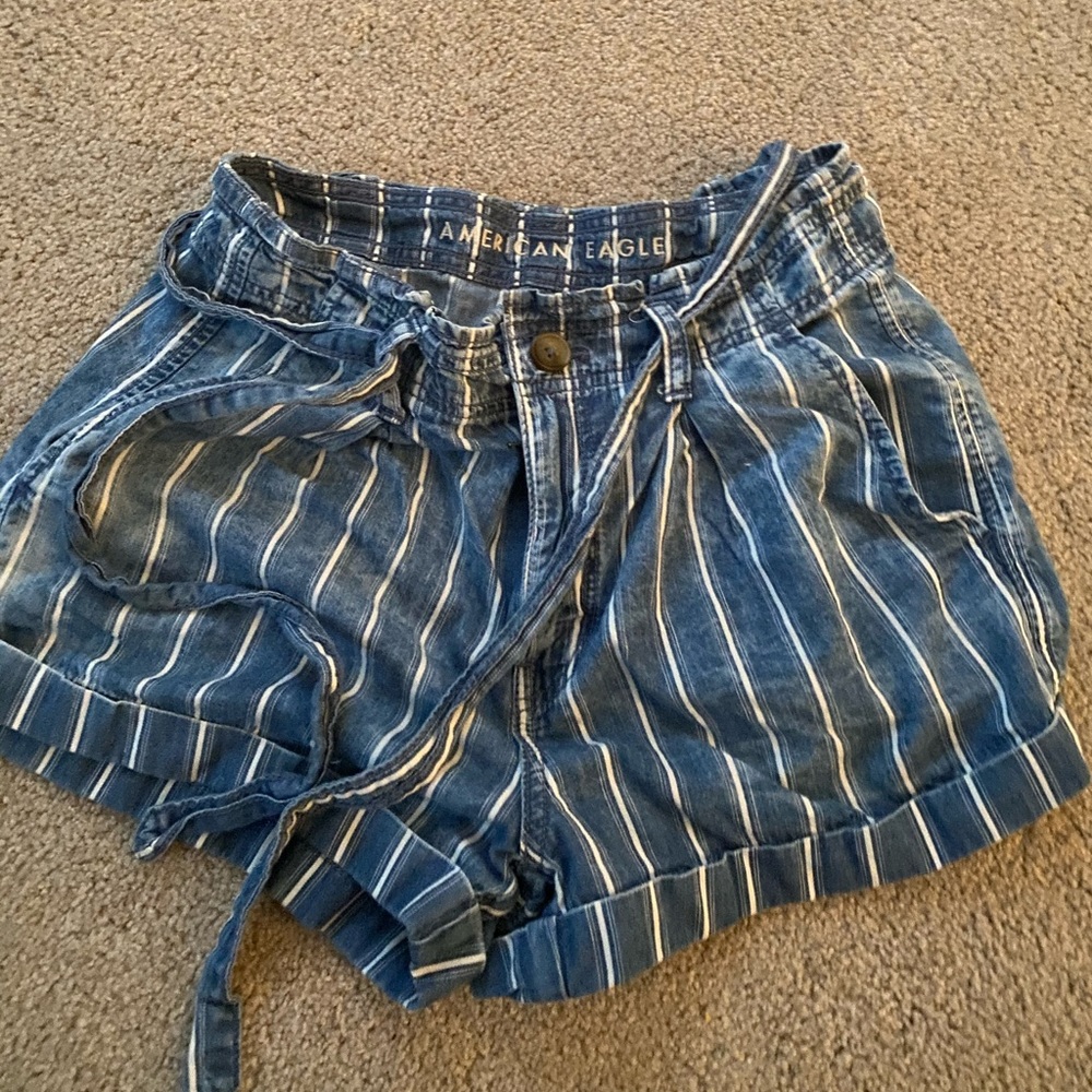 size small american eagle shorts
